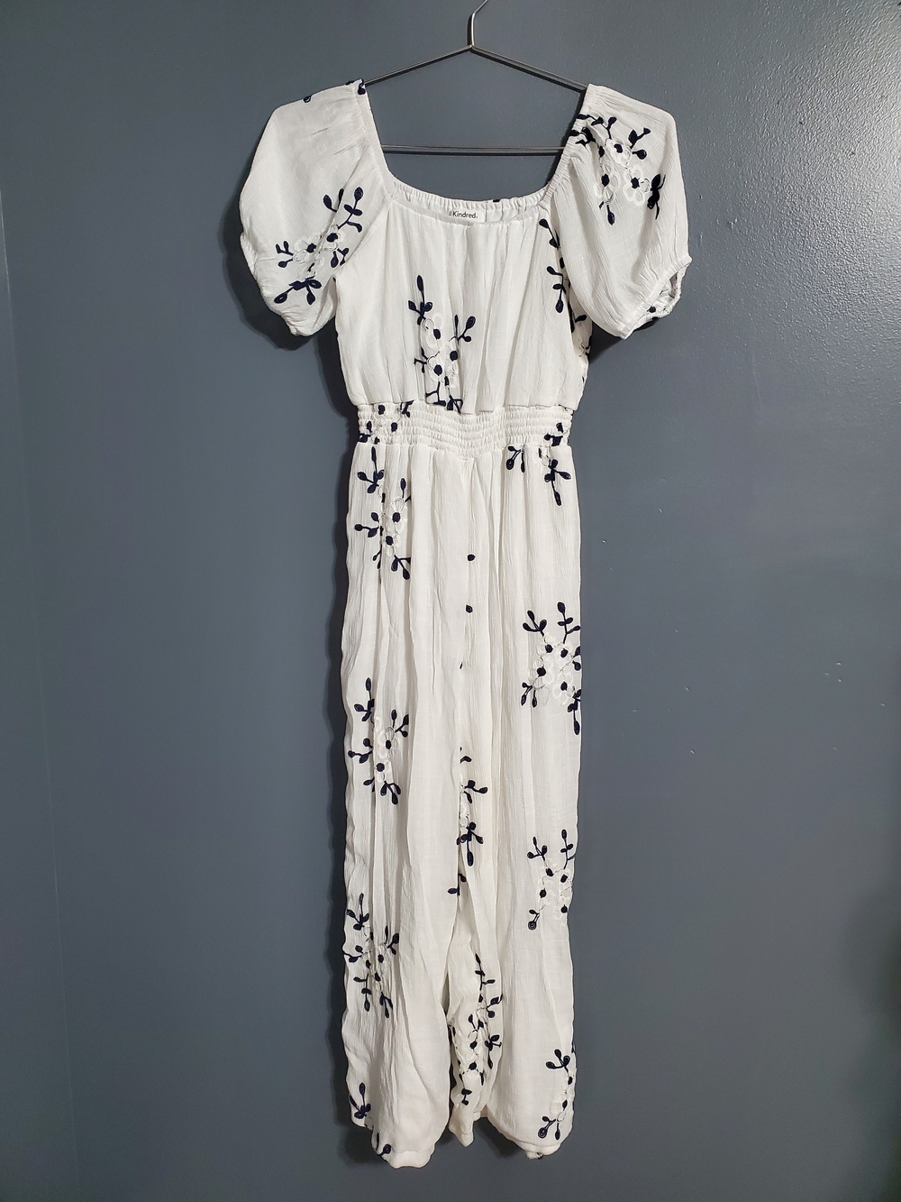 Kindred White Romper Pants with Navy Floral Embroidery Puff Sleeves Size Small